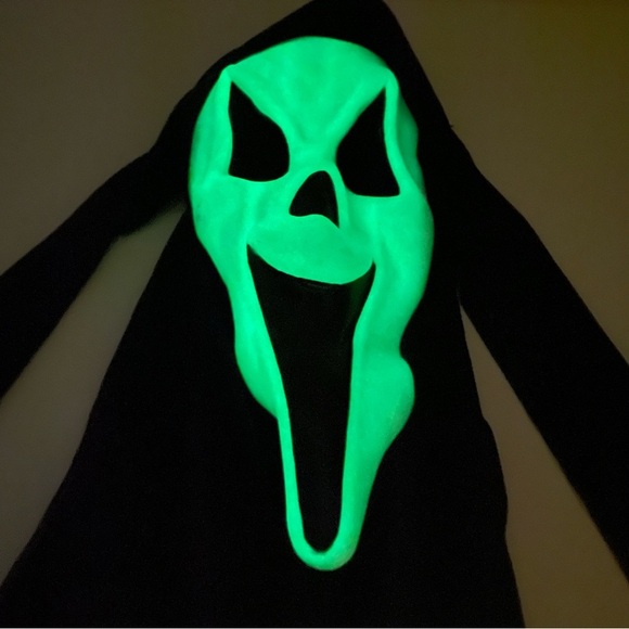 Scream Smiling Ghost Face Mask Fun World Div Glow in the Dark Halloween - Picture 1 of 16